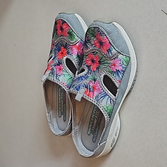 Skechers Shoes - Skechers floral slip On mules